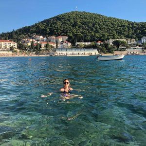 Meet your Posher, Leslie